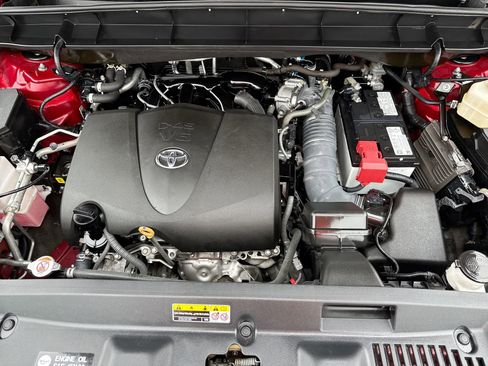 Used 2022 Toyota Highlander XLE image 18