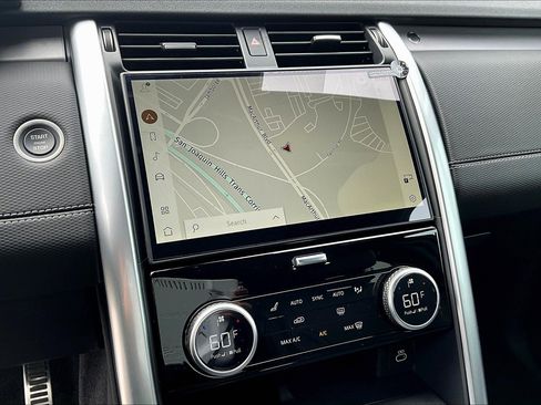 New 2025 Land Rover Discovery Dynamic SE image 8