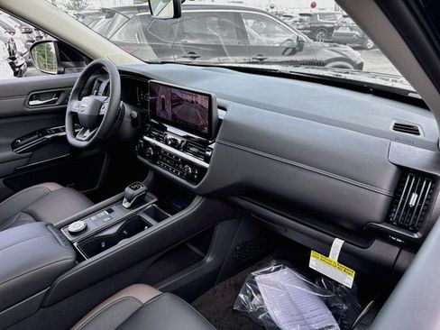 New 2026 Nissan Pathfinder Platinum AWD/4WD image 27