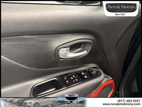 Used 2023 Jeep Renegade Trailhawk AWD/4WD image 13