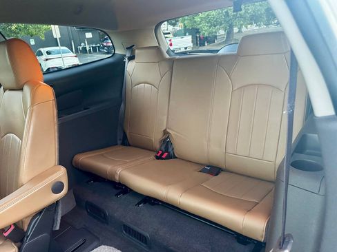 Used 2017 Buick Enclave Leather AWD/4WD image 11