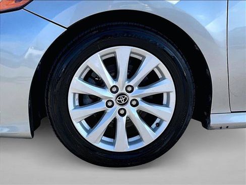 Used 2020 Toyota Camry LE FWD image 10