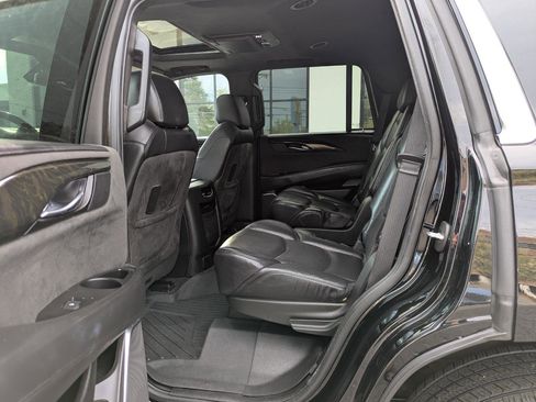 Used 2020 Cadillac Escalade Platinum AWD/4WD image 39