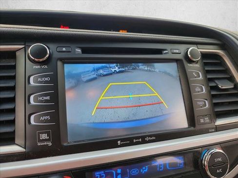 Used 2018 Toyota Highlander Limited image 18