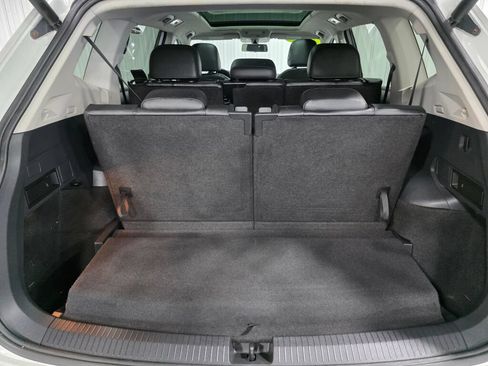 Used 2018 Volkswagen Tiguan SEL w/ 3rd Row Seat Package AWD/4WD image 12