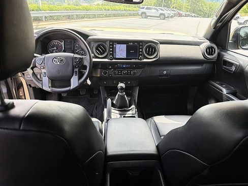 Used 2020 Toyota Tacoma TRD Off-Road w/ TRD Premium Off Road Package AWD/4WD image 17
