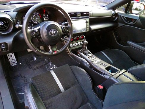 Used 2024 Toyota GR86 Premium RWD image 31