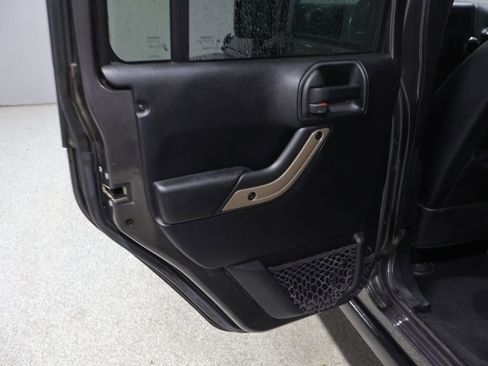 Used 2016 Jeep Wrangler Unlimited Sahara AWD/4WD image 18