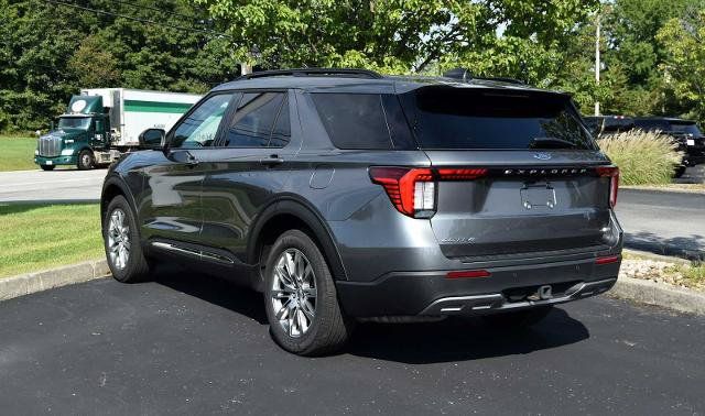 Certified 2025 Ford Explorer Active w/ Active Comfort Package AWD/4WD image 3