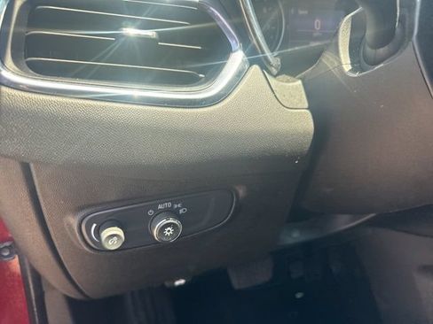 Used 2019 Chevrolet Equinox LT w/ Driver Convenience Package FWD image 22