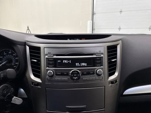 Used 2011 Subaru Outback 2.5i Premium image 17
