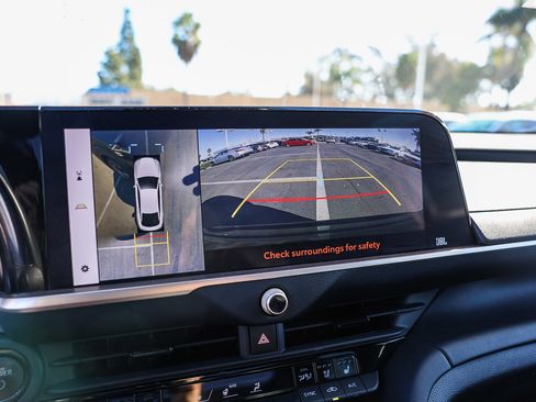 Used 2023 Toyota Crown Limited image 16