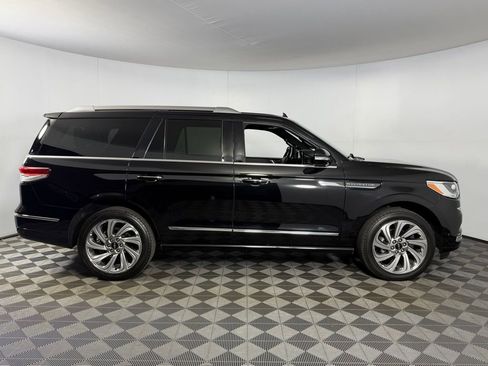 Used 2024 Lincoln Navigator Reserve image 5