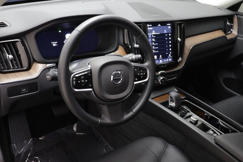 Used 2023 Volvo XC60 B5 Plus w/ Protection Package Premier AWD/4WD image 6
