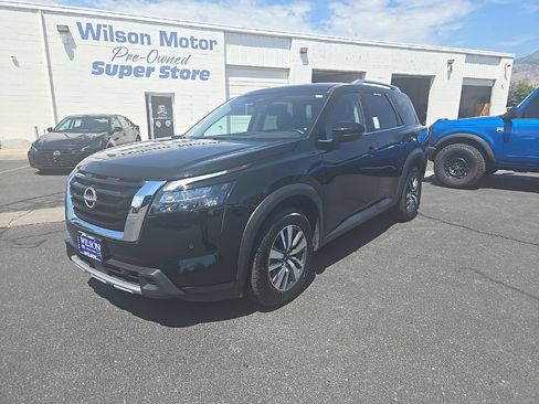 Used 2025 Nissan Pathfinder SL AWD/4WD image 1
