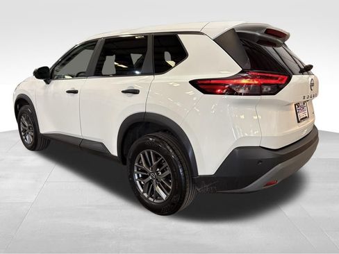 Used 2023 Nissan Rogue S image 3