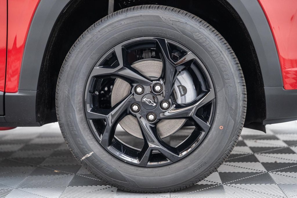 New 2026 Chevrolet Trax LT w/ Sunroof Package FWD image 15