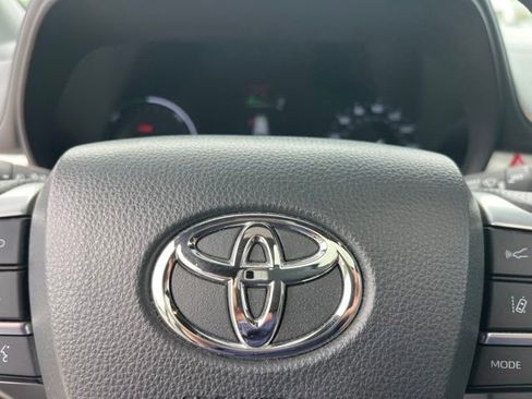 Used 2024 Toyota Sienna XSE FWD image 34
