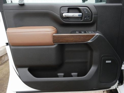 Used 2023 Chevrolet Silverado 2500 High Country w/ Technology Package AWD/4WD image 29