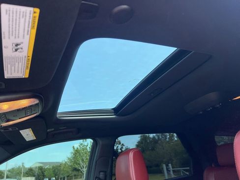 Used 2021 Dodge Durango SRT Hellcat w/ Technology Group AWD/4WD image 18