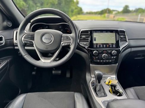 Certified 2022 Jeep Grand Cherokee Laredo X image 13