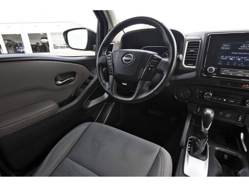 Used 2022 Nissan Frontier SV image 11