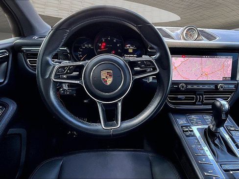 Used 2020 Porsche Macan AWD/4WD image 4