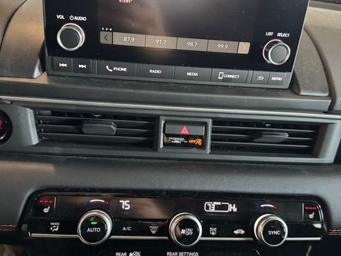 Used 2023 Honda Pilot Sport image 15