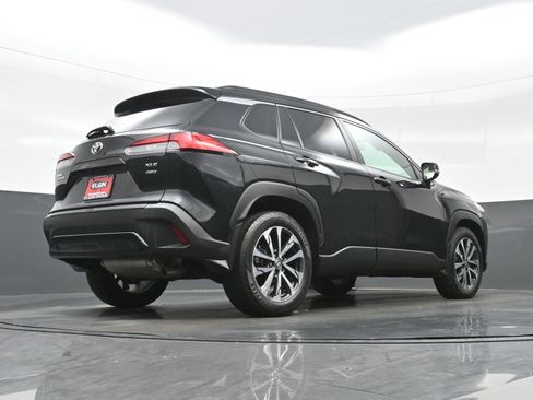 Used 2022 Toyota Corolla Cross XLE w/ Convenience Package image 33