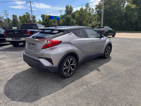 Used 2020 Toyota C-HR XLE FWD image 5