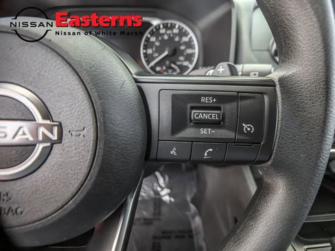 Used 2023 Nissan Rogue S image 27