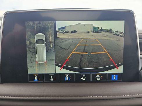 Used 2023 GMC Yukon XL SLT w/ SLT Premium Package AWD/4WD image 30