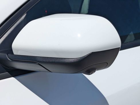 Used 2025 Chevrolet Equinox LT w/ Safety and Technology Package FWD image 32