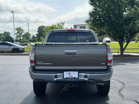 Used 2015 Toyota Tacoma 4x4 Double Cab w/ TRD Off-Road Package image 4