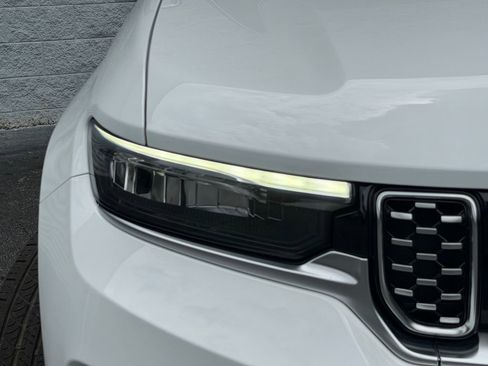 Used 2023 Jeep Grand Cherokee Summit AWD/4WD image 3