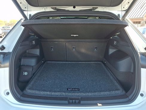 Certified 2025 Volkswagen Tiguan SEL R-Line AWD/4WD image 29