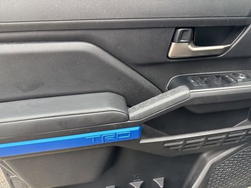 Used 2025 Toyota Tacoma TRD Off-Road image 15