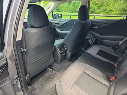 Used 2025 Subaru Outback Premium AWD/4WD image 12