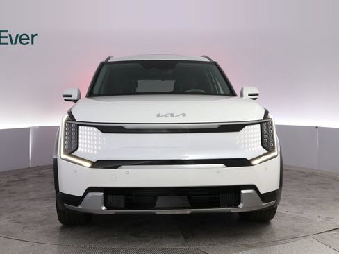 Used 2024 Kia EV9 Land AWD/4WD image 12