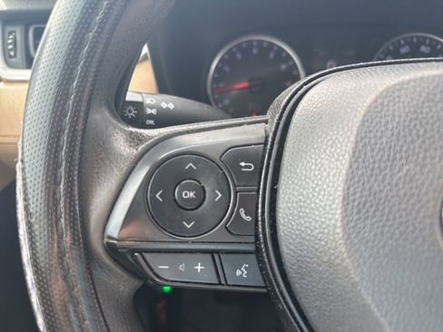 Used 2020 Toyota RAV4 LE image 12