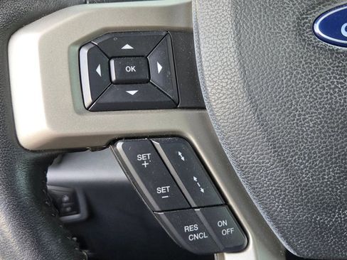 Used 2022 Ford F250 Lariat w/ Black Appearance Package image 12