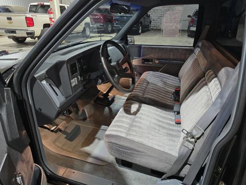 Used 1990 Chevrolet Silverado 1500 2WD Regular Cab image 33