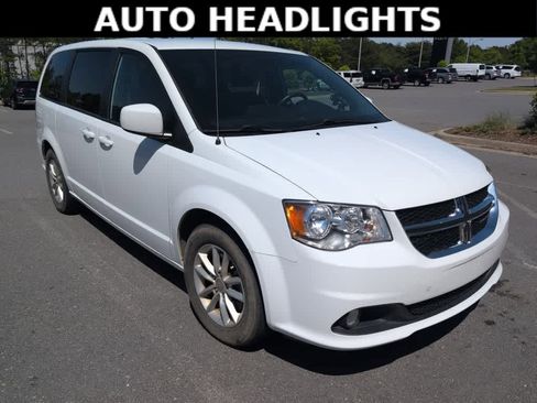 Used 2020 Dodge Grand Caravan SE FWD image 3