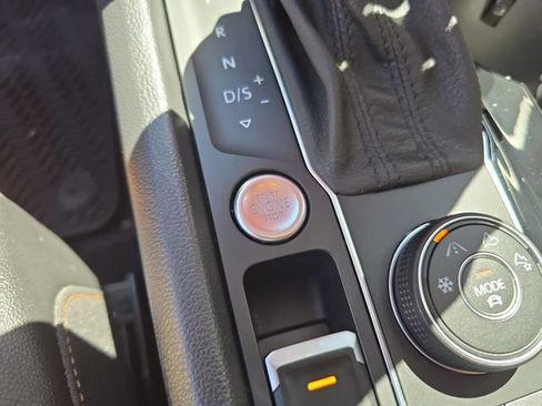 Used 2018 Volkswagen Atlas SEL Premium image 29