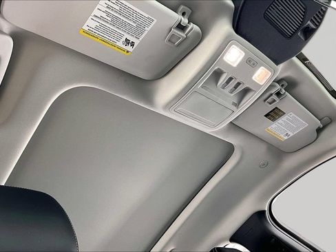 Certified 2025 Ford Escape SE FWD image 22