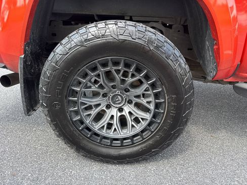 Used 2017 Toyota Tacoma TRD Sport w/ Premium & Technology Package AWD/4WD image 32