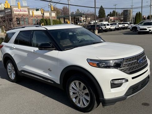 Used 2023 Ford Explorer King Ranch w/ Technology Package image 3