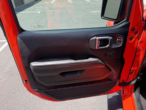 Used 2023 Jeep Wrangler Unlimited Sahara AWD/4WD image 9
