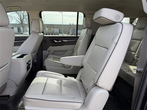 Used 2022 GMC Yukon XL Denali image 29
