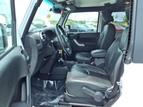 Used 2016 Jeep Wrangler Rubicon w/ Power Convenience Group AWD/4WD image 10